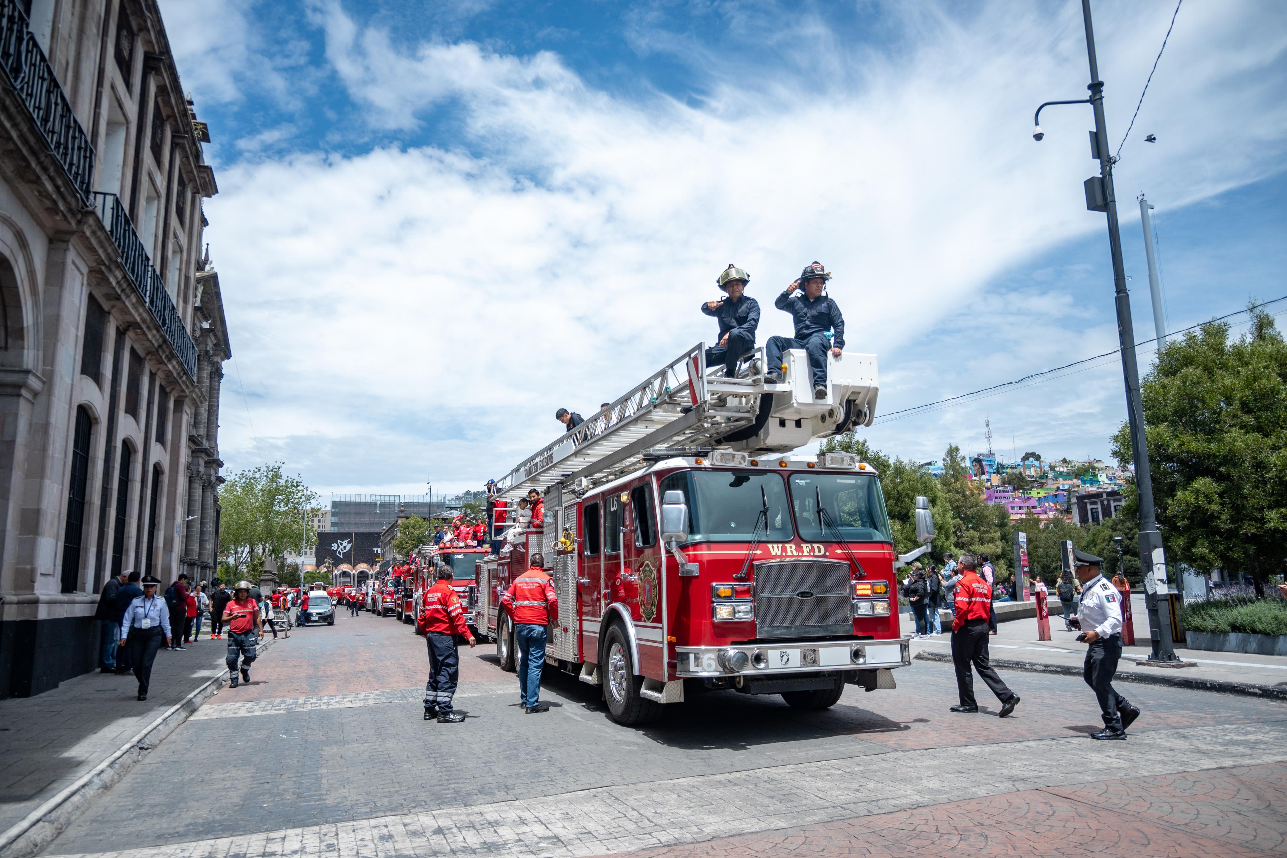 0ab85f0b-3018-480d-bd80-495f9cd3944e Reconoce Gobierno de Toluca el compromiso de los bomberos hacia la población
