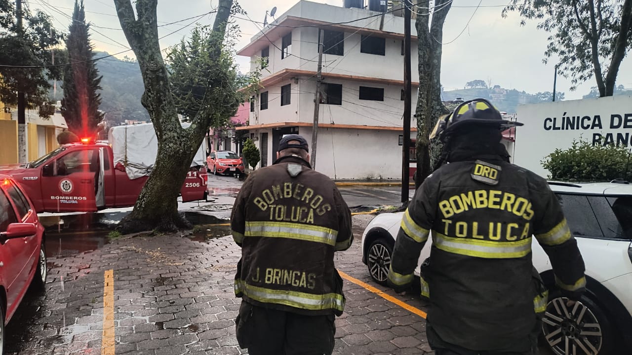 Realizan brigadas trabajos para agilizar el drenaje pluvial en Toluca
