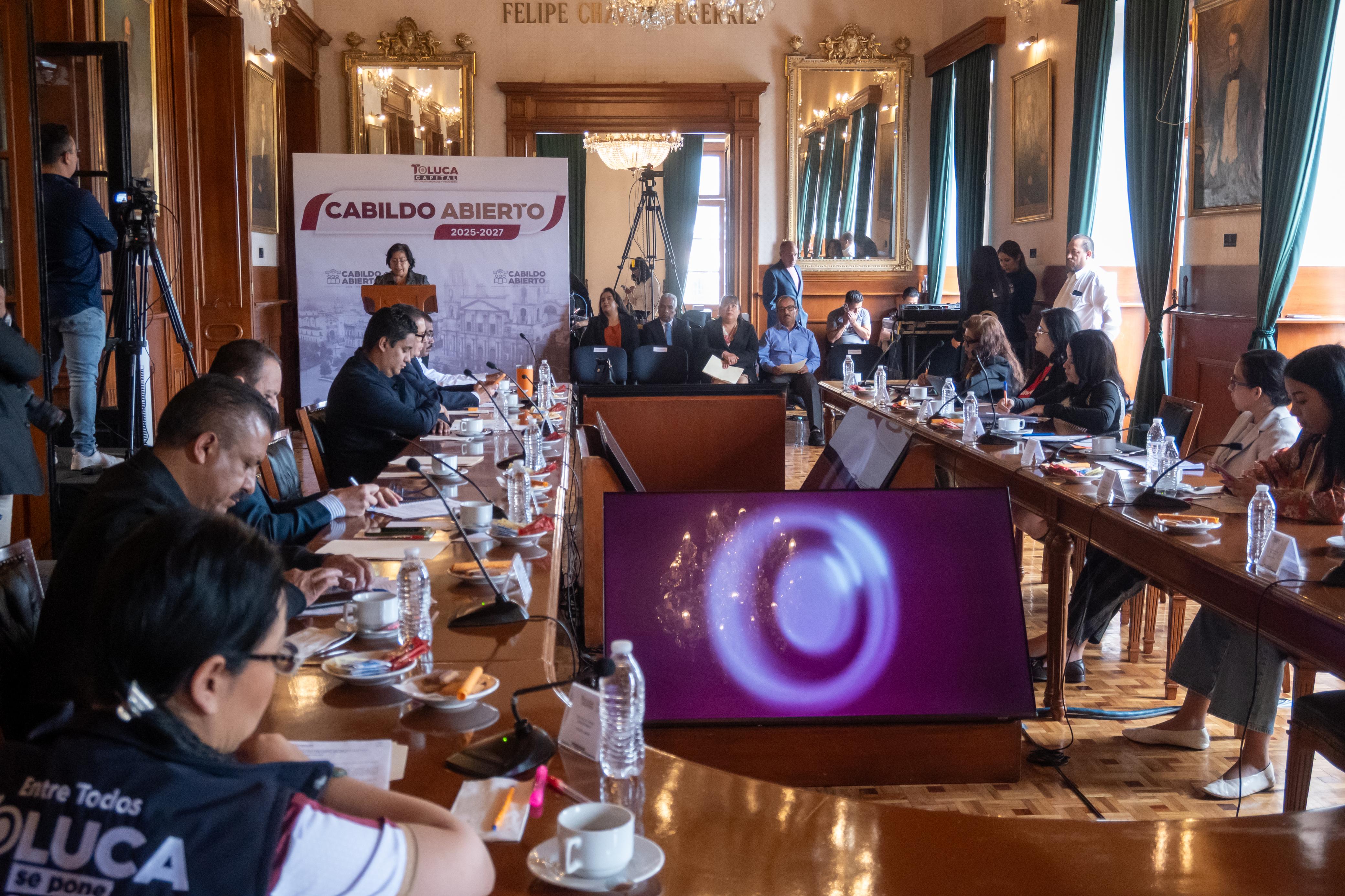Escucha y atiende Cabildo Abierto de Toluca necesidades de la población