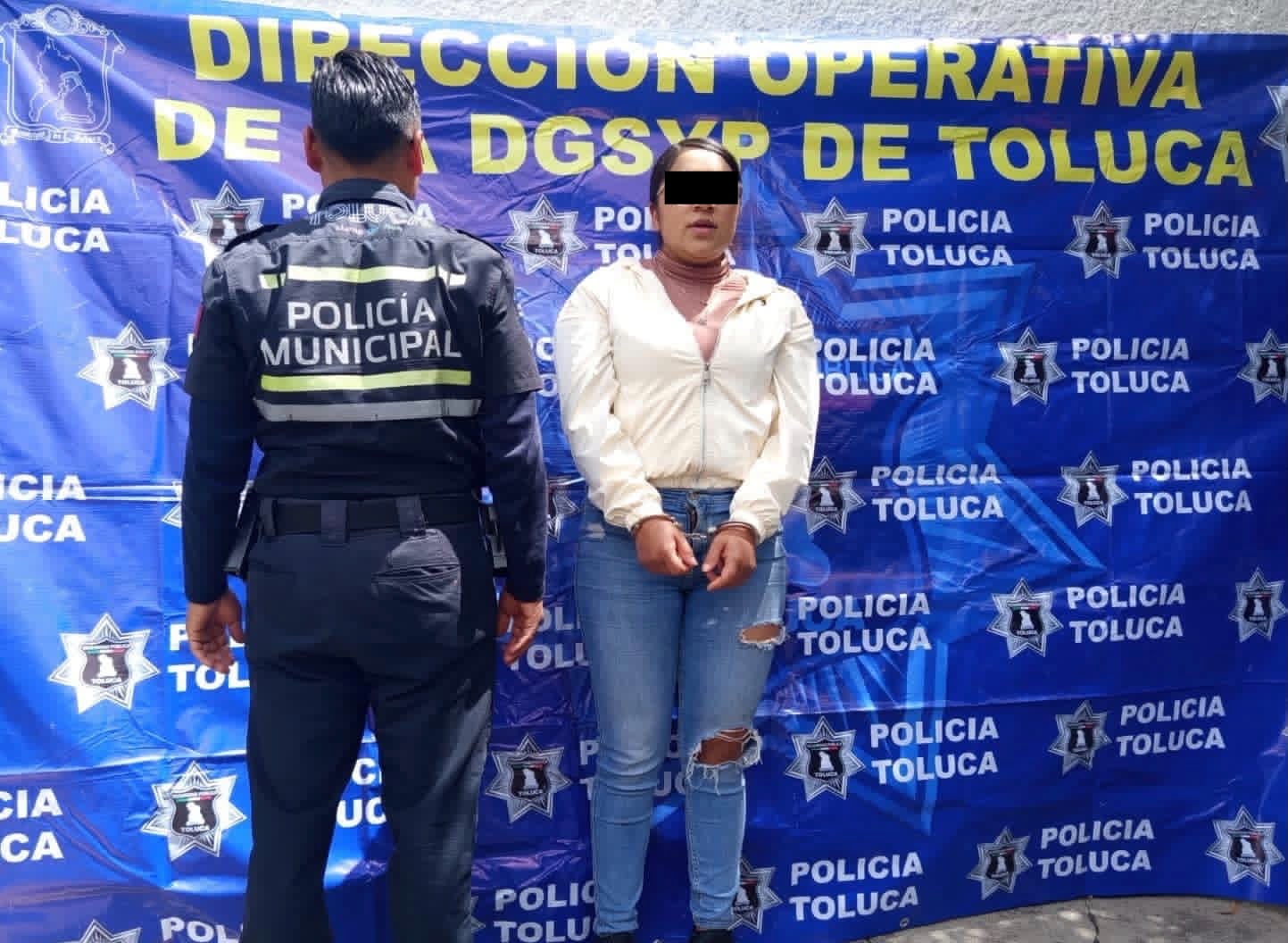 Detiene Policía de Toluca a dos con vehículos robados; recuperan auto y motocicleta