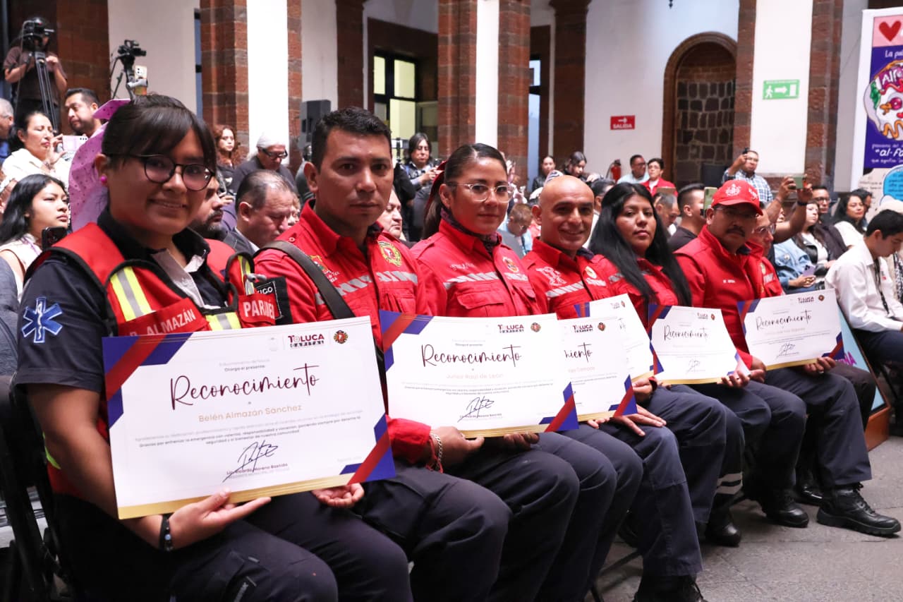 6e9deb77-59d3-4e7c-a5cb-6e6199f0e535 Reconocen la labor heroica de Bomberos de Toluca e instancias aliadas luego de sofocar incendio en bodega