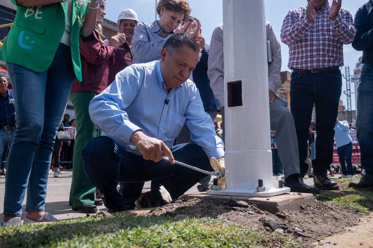 Acelera Ricardo Moreno el paso para reducir rezago en alumbrado