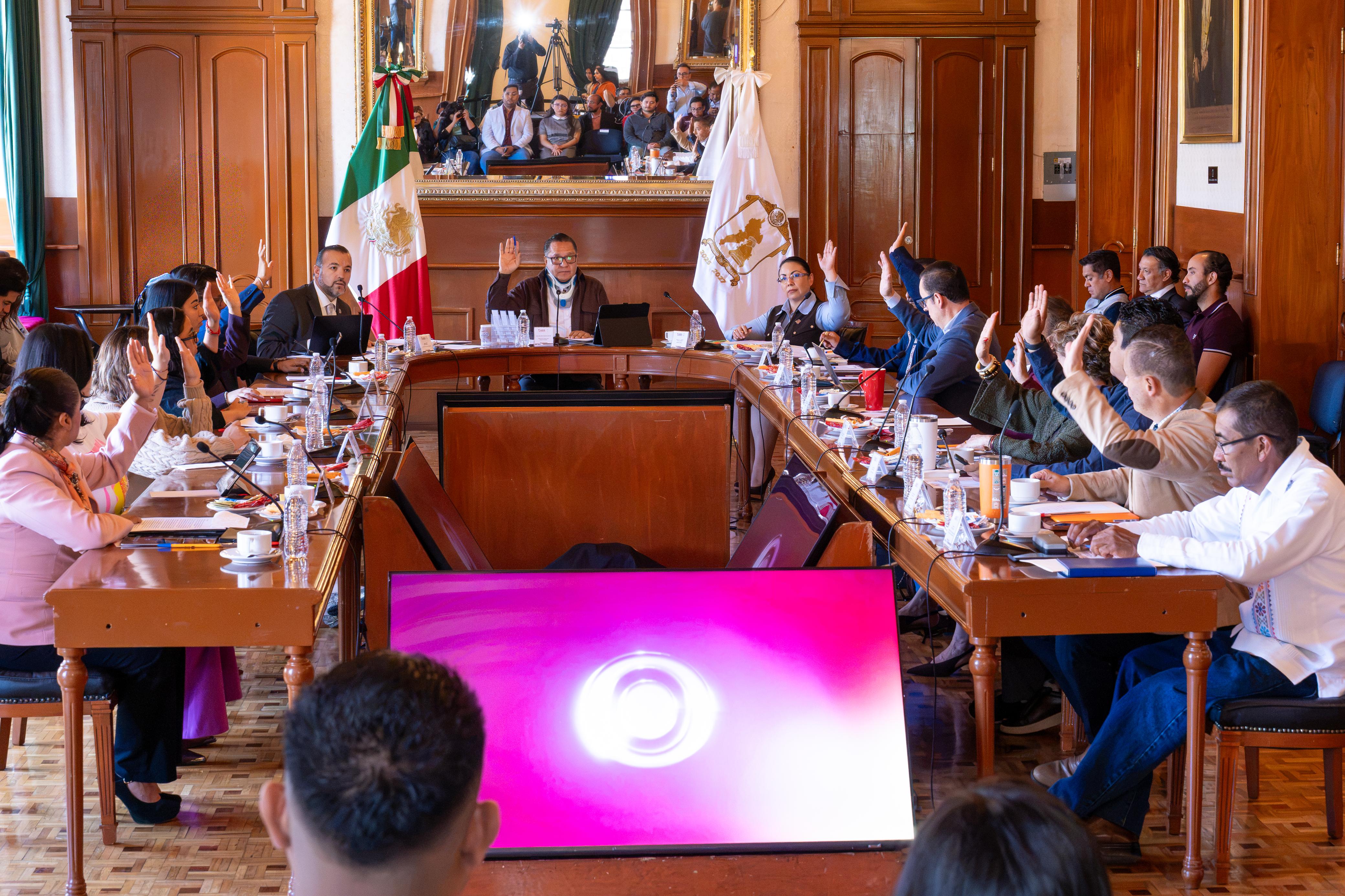 Condona Toluca pago de derechos a los artesanos del Alfeñique y participantes de la Feria de la Enchilada