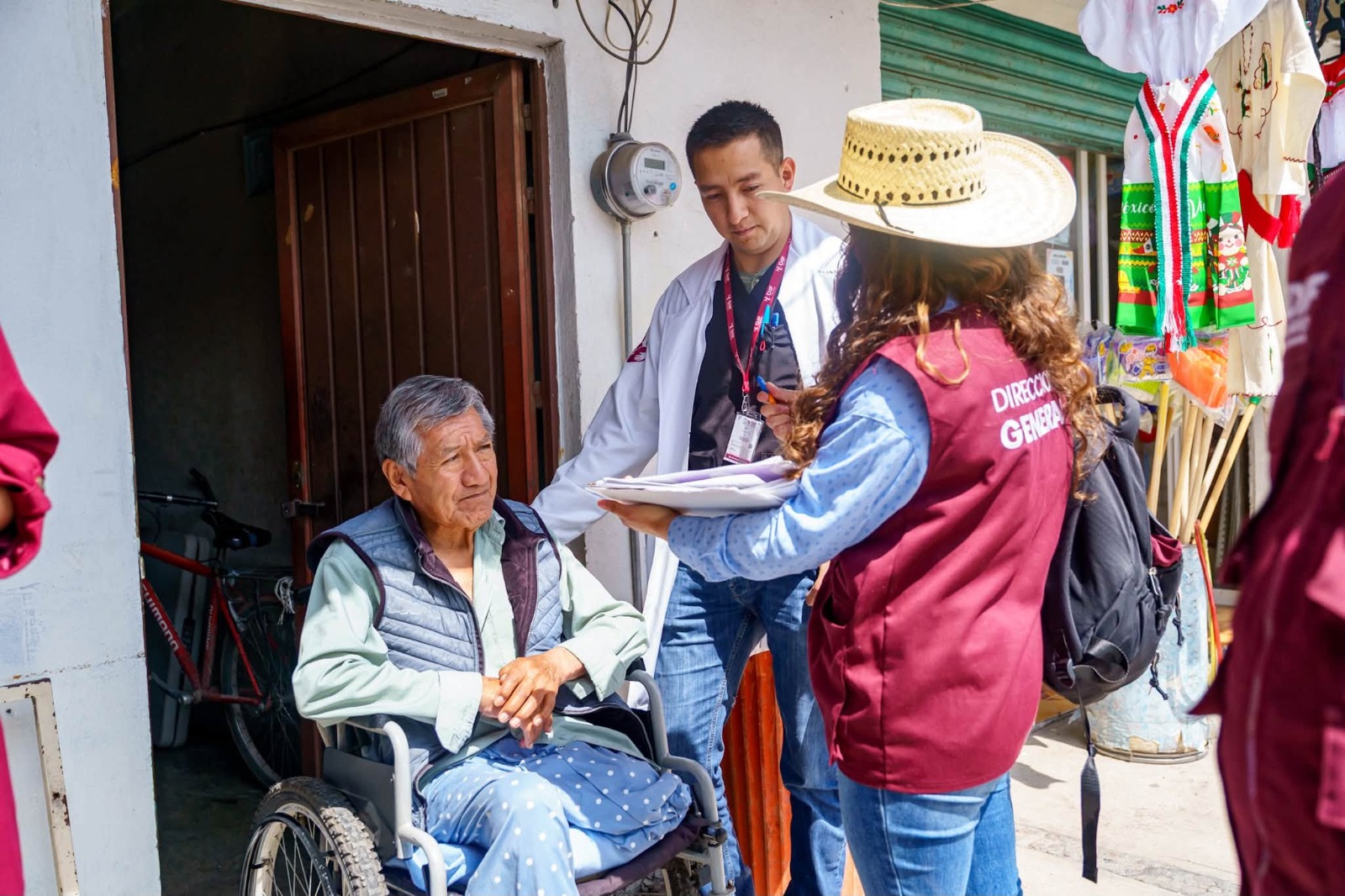 Acerca Presidenta del DIF Toluca, Rocío Pegueros servicios de salud a San Diego de los Padres Cuexcontitlán