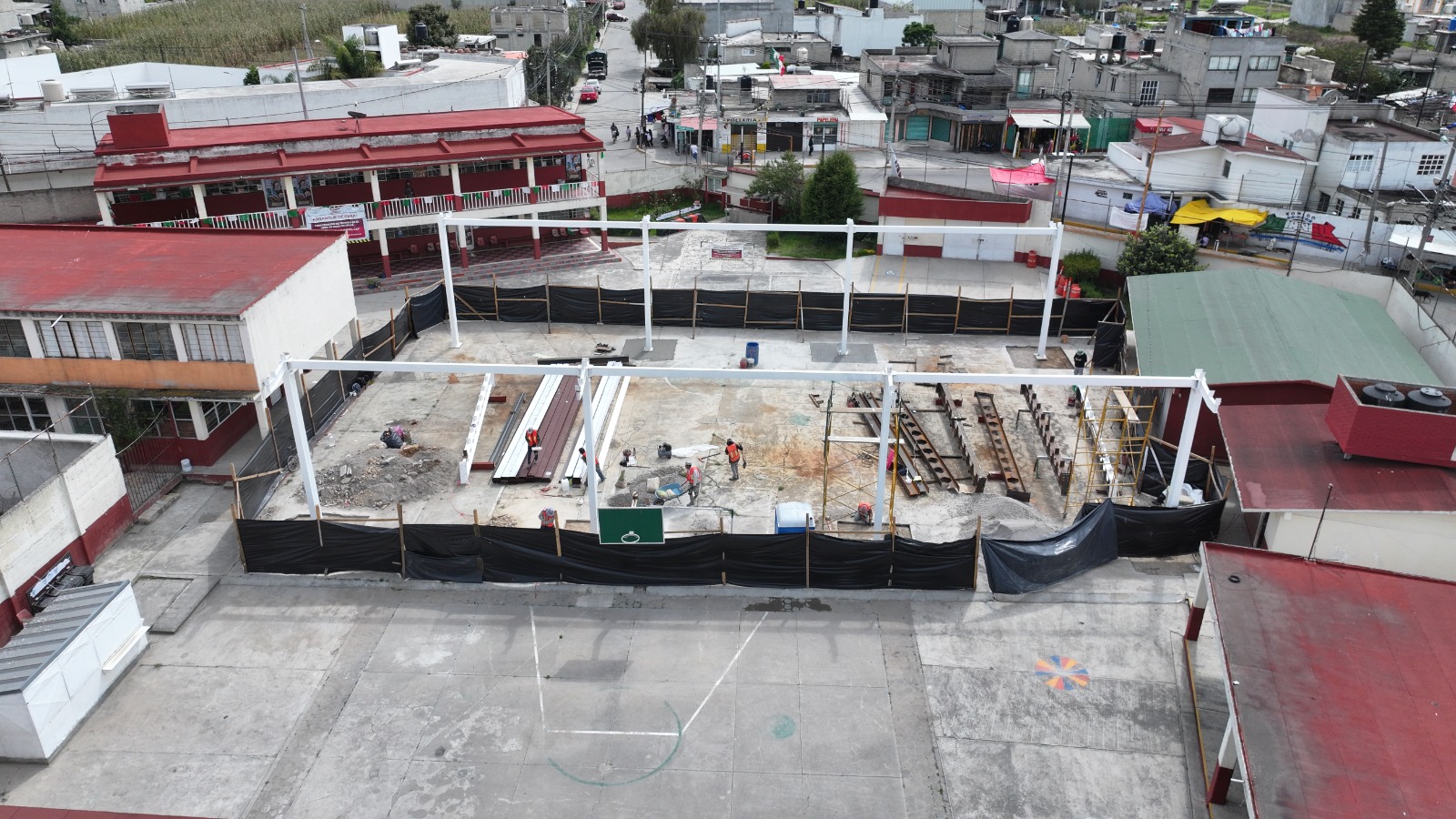 Protege Ricardo Moreno a cerca de 8 mil alumnos de Toluca con 10 nuevas techumbres escolares