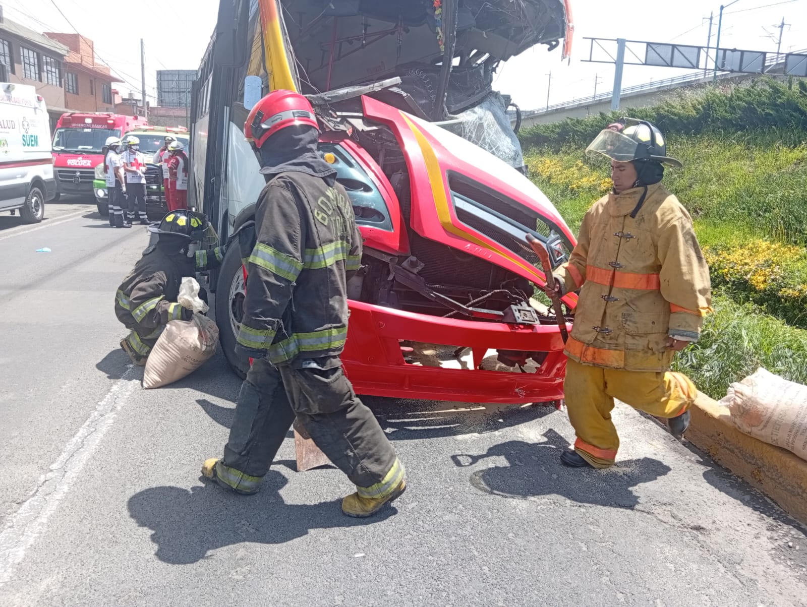 Atiende Toluca accidente de autobús en Las Torres