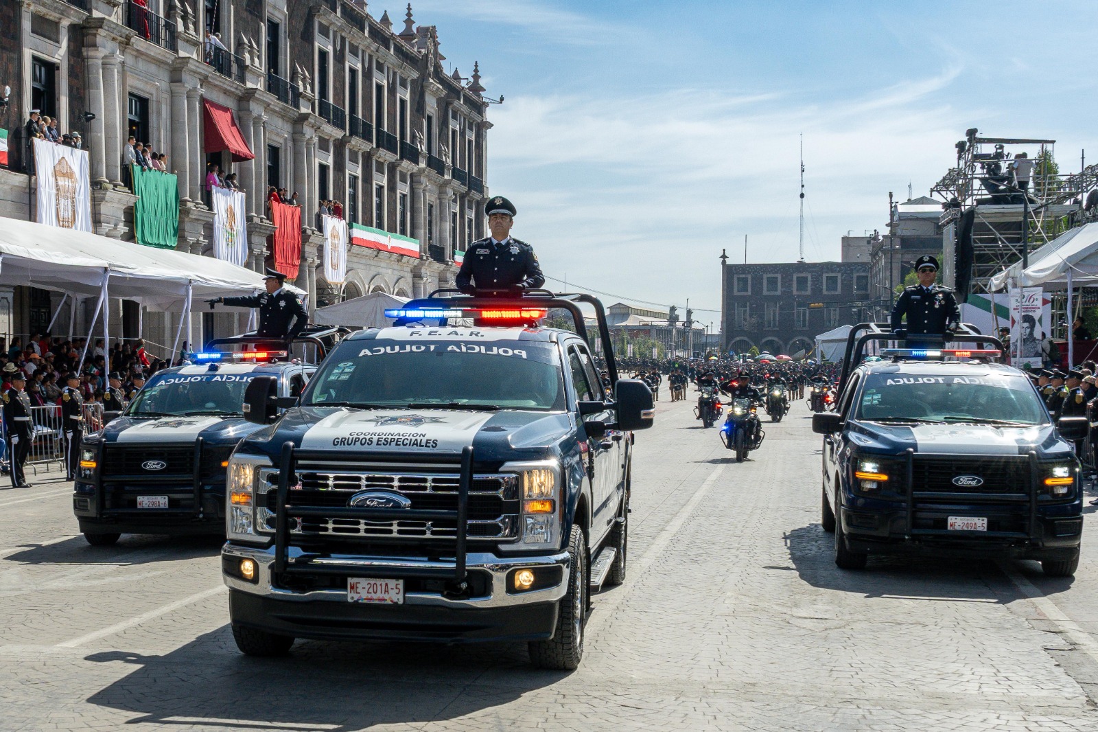 Refrenda Ricardo Moreno el compromiso de la capital mexiquense con el orden y la disciplina en Desfile Cívico-Militar