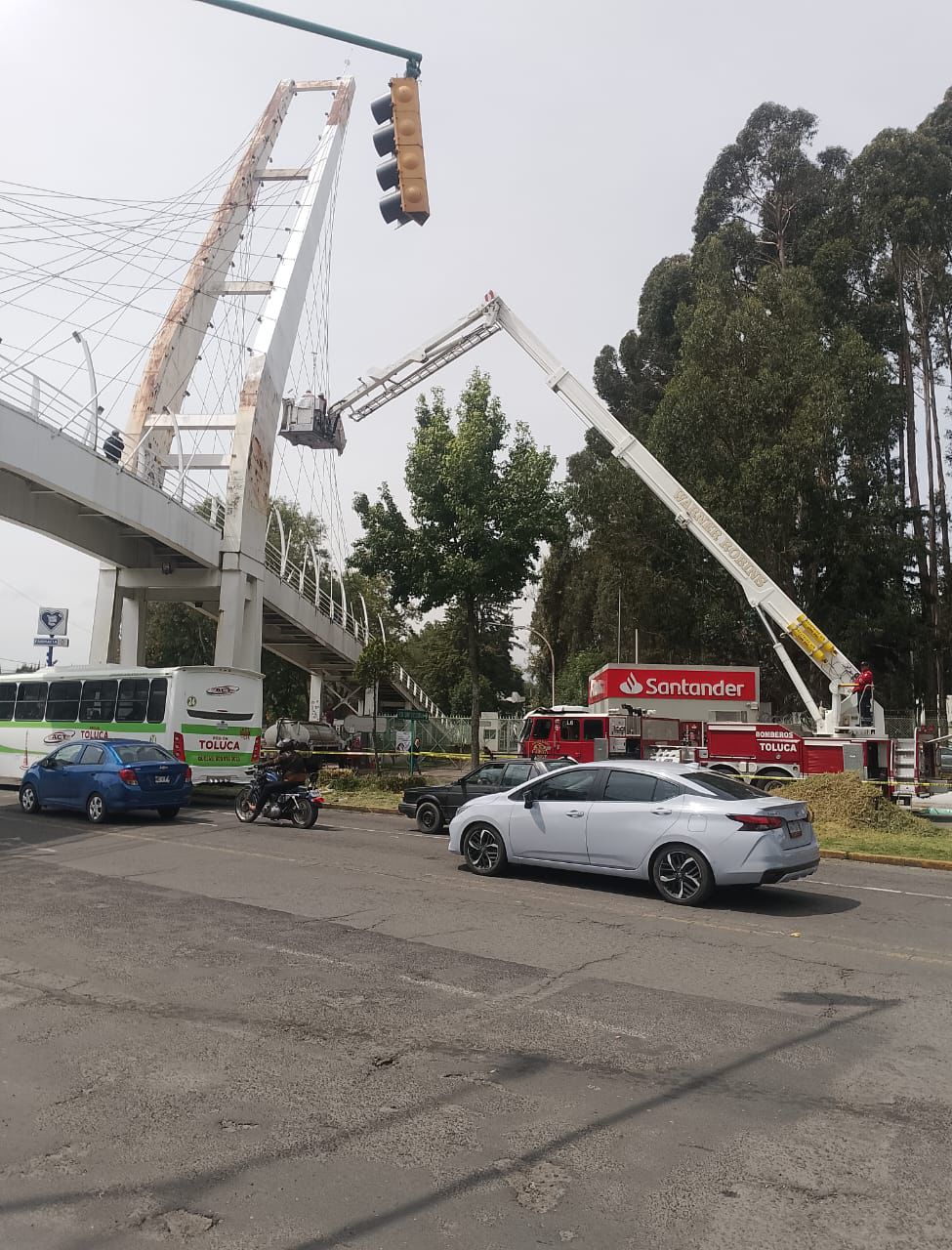 Restaura Gobierno municipal la estructura del puente de Ciudad Universitaria en Toluca