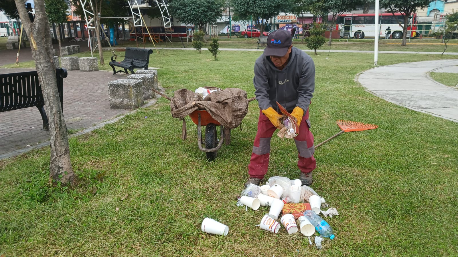 Retiran dos toneladas de residuos luego del concierto de La Adictiva en Toluca