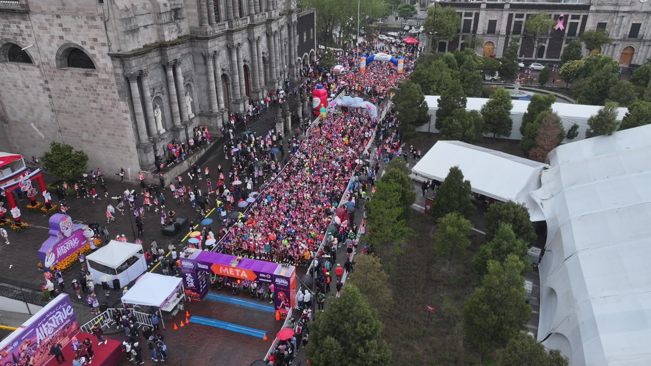 Más de tres mil 500 corredores llenan de energía y tradición el Medio Maratón Alfeñique Toluca 2026