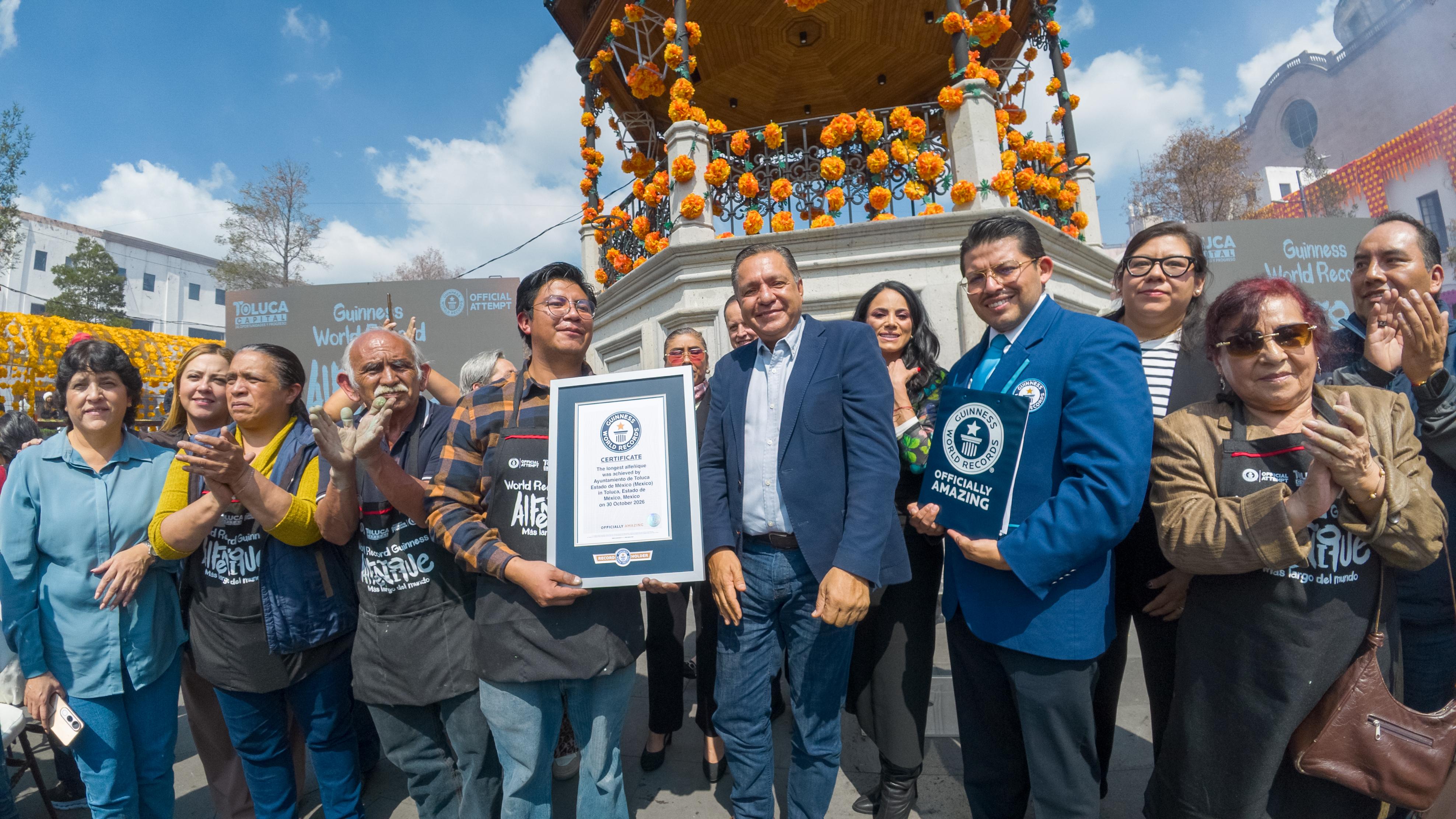 ¡Hace historia Toluca con Récord Guinness por el Alfeñique más largo del mundo!