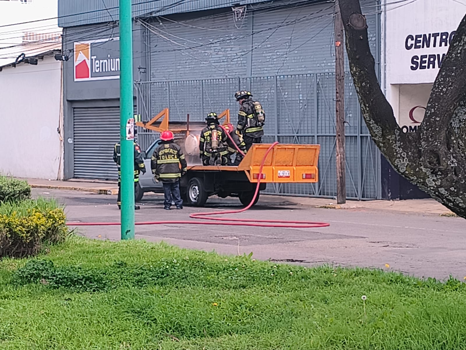 9ab080a5-4d67-4b48-b56f-62b6910d38f0 Evacua Protección Civil a 200 personas de colegio por fuga en tanque de gas
