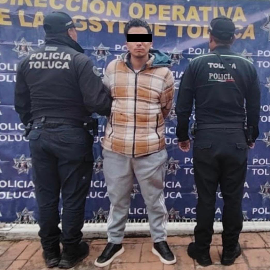 Detiene Policía de Toluca a dos motorratones y recupera un par de celulares