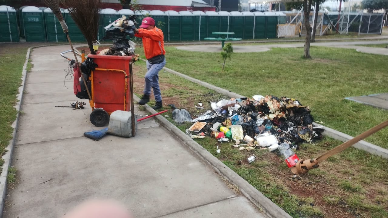 d12cbec4-08bf-47d0-9c84-b90d9b82d14a Mantienen cuadrillas de Servicios Públicos limpias las calles y explanada del Mercado Juárez