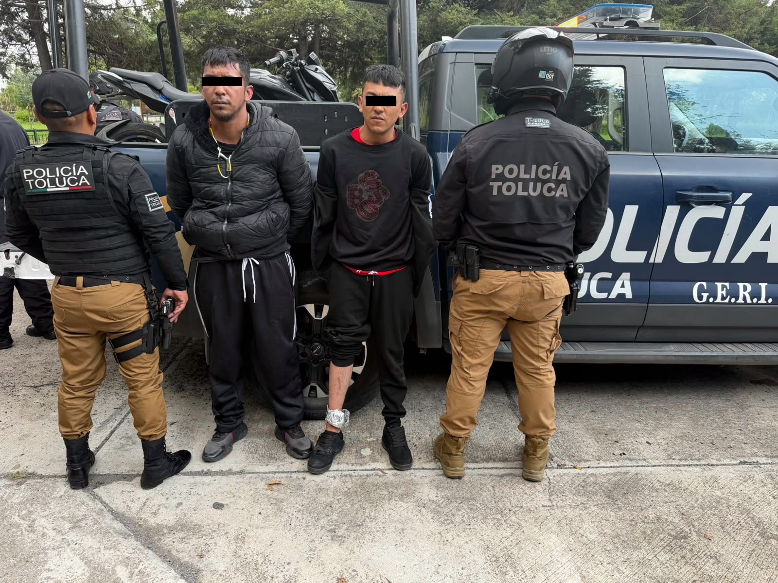 Detiene Policía Municipal de Toluca a dos presuntos motorratones por robo a transeúnte